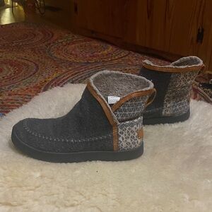 Sanuk Gray and Brown Ankle Boots